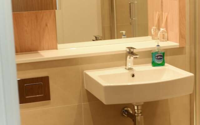 Greenwich West Apartments - Peymans