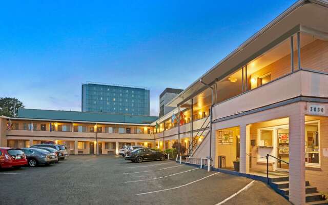 Travelodge by Wyndham Everett City Center