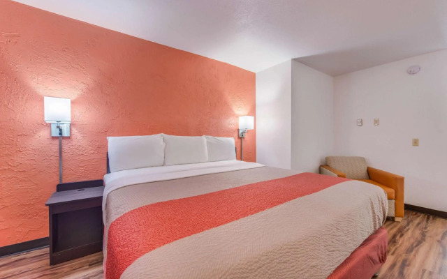 Motel 6 Saint Paul, MN - I-94