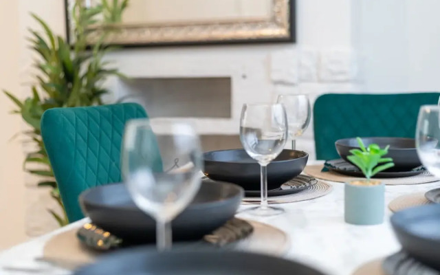 Impeccable 3-bed House in Abbeywood