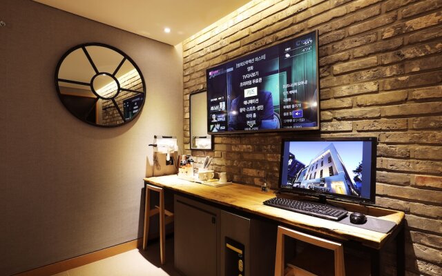 MARI boutique hotel