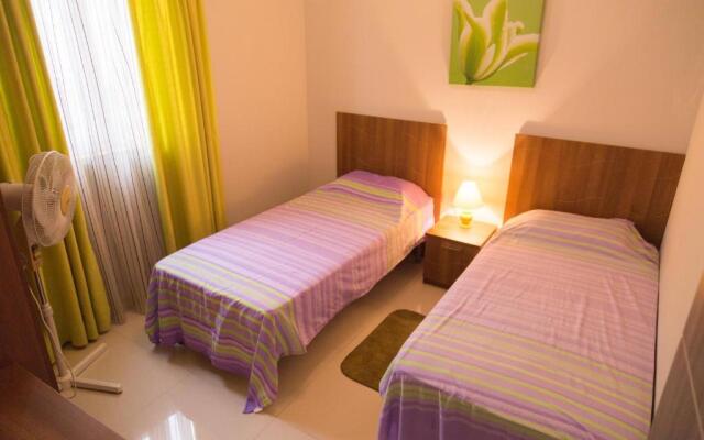 Seafront Apartment - Wifi - Sleeps 6 - Fl5