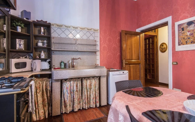 RSH Spanish Steps Luxury Apartment
