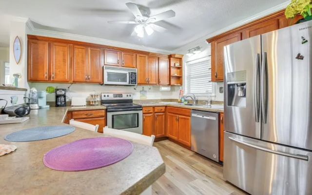 1 Mi to Anna Maria Island: Pet-friendly Retreat