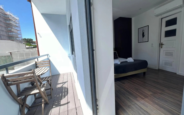 Almada Studios & Suites