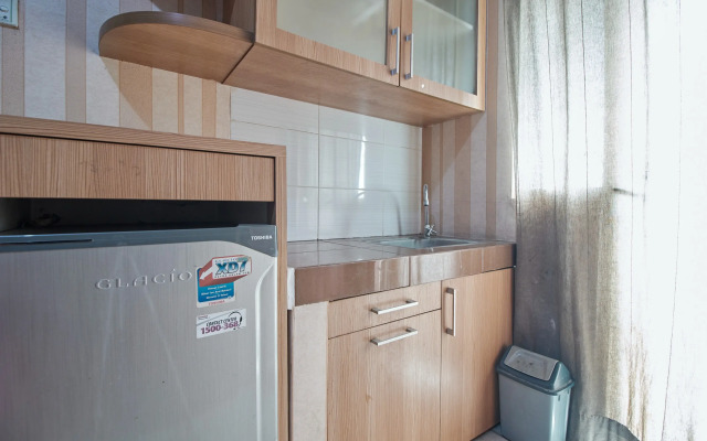 Apartment Green Lake View Ciputat by Celebrity Room By Zuzu