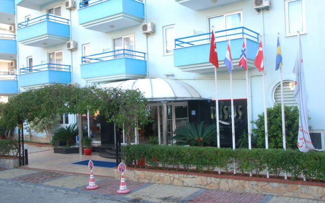 Risus Suit Hotel