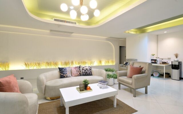 Tori Crown Hotel