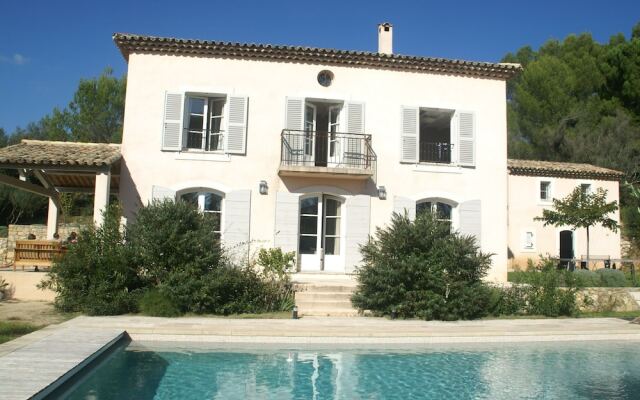 Atmospheric Villa in Pottery Town Salernes , Near Many Lovely Villages
