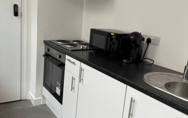 Peaceful Luton Apartment With Electric Heating & Wifi