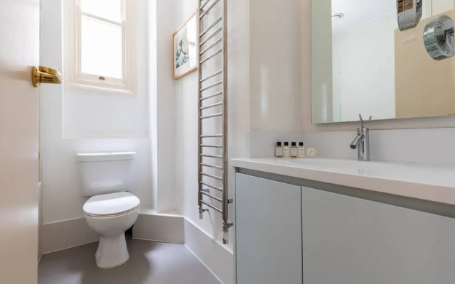 Bury Place by Onefinestay