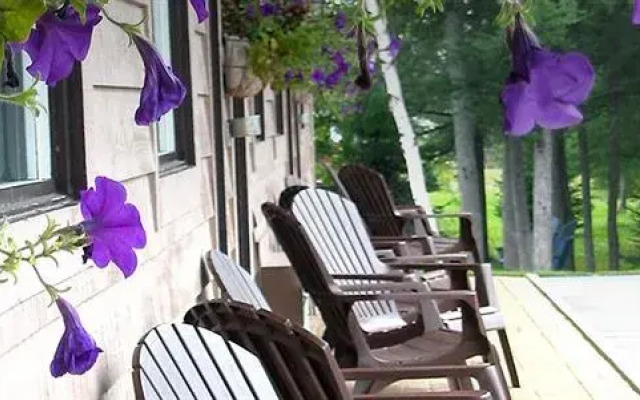 Auberge Les Jardins Inn-Motel Le Brayon & Chalets