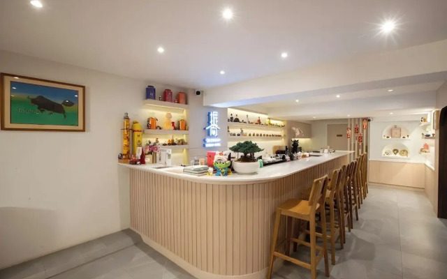 Zhennan Teabar Hotel