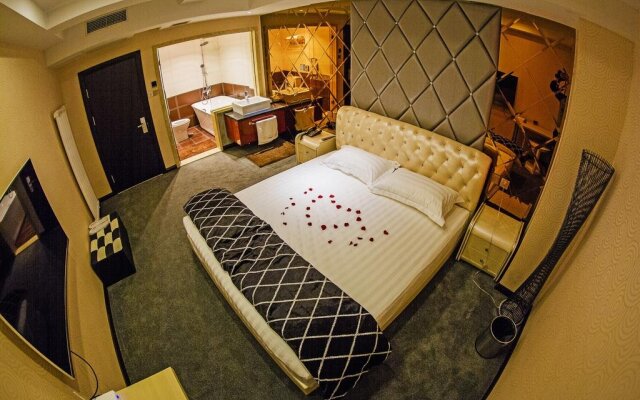 Dalian 1219 Theme Hotel