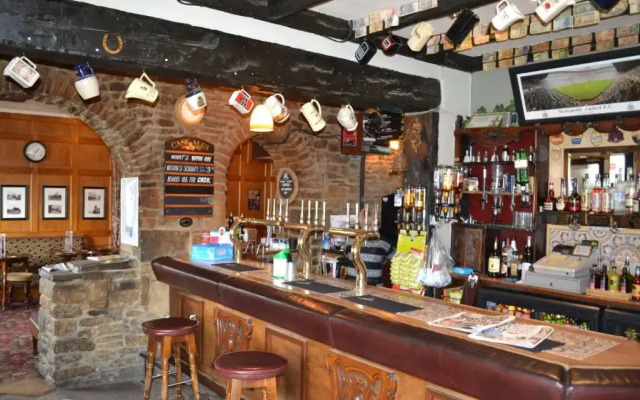 Oak Tree Inn