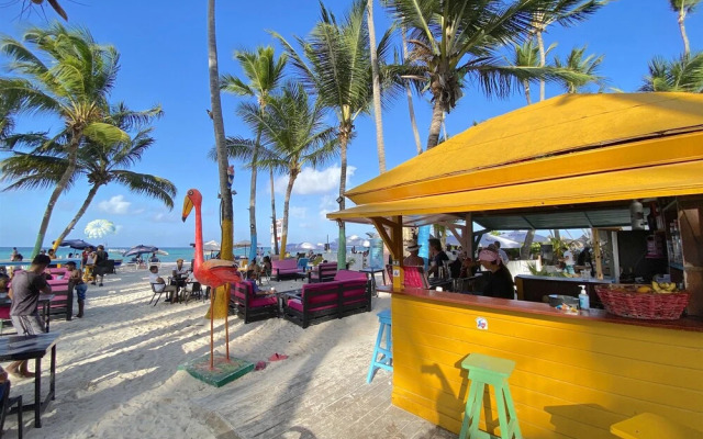 AVENTURA STUDIOS - POOL and BEACH CLUB