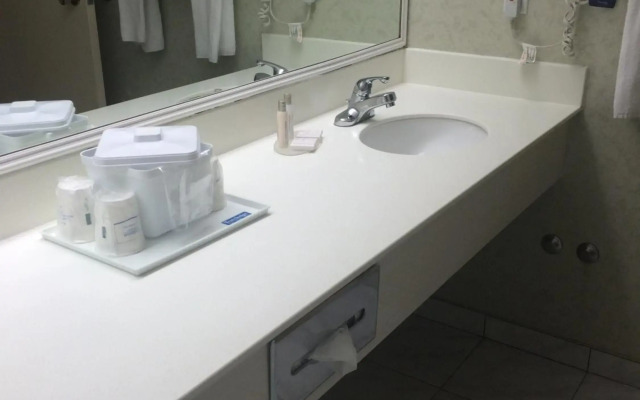 Travelodge by Wyndham Winnipeg East
