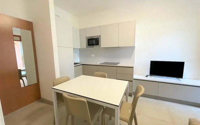 Bright Flat With Pool and Garden