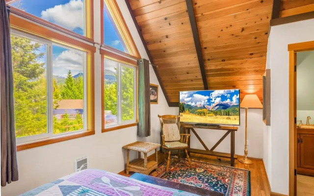 Cottonwood Chalet in Packwood
