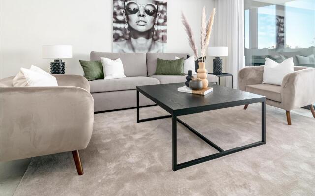 INF3- Luxury apartment close to all amenities.