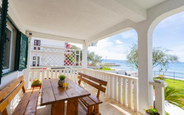 Podstrana beach appartment for 6 person