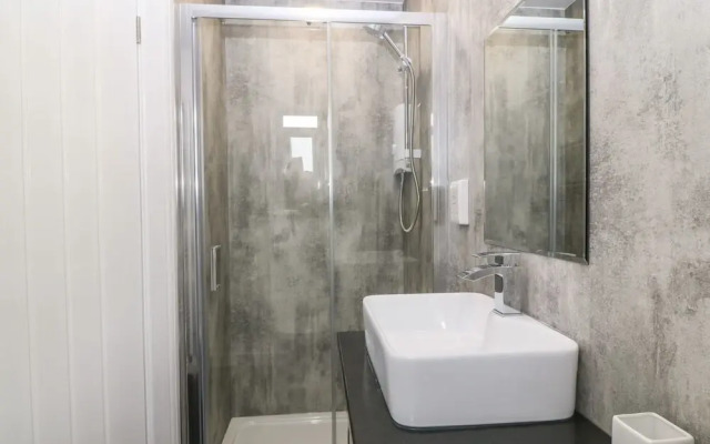 Tyddyn Sianel - Onnen