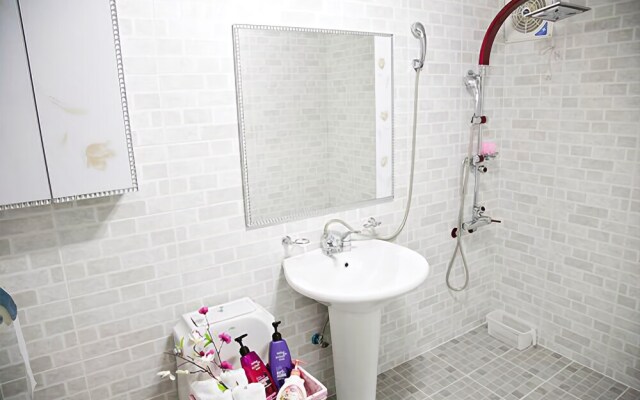 Guryejilisan Autumn Story Pension