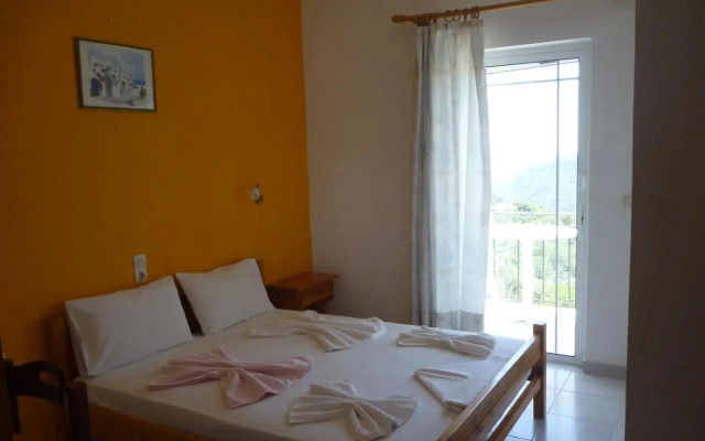 Babis Taverna & Rooms