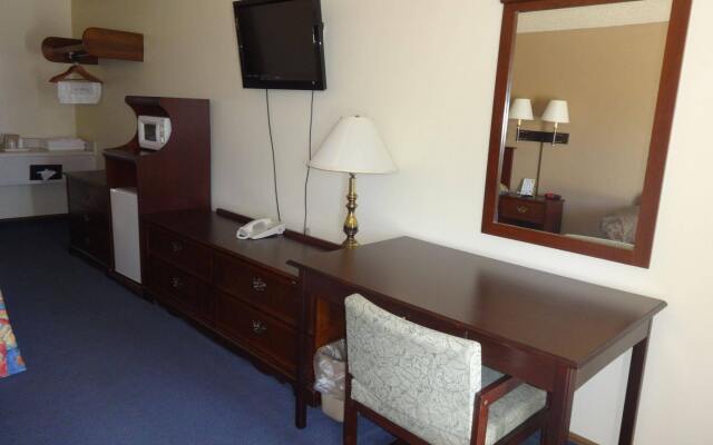 National 9 Inn Garden City