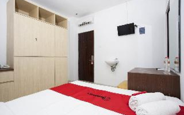 RedDoorz near Exit Toll Kota Satelit 2