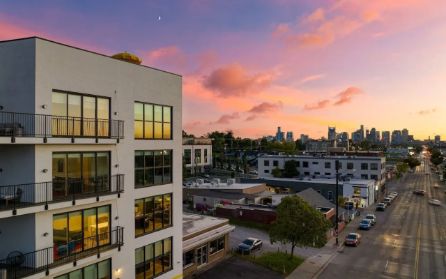The Carter 201 by Avantstay 4BR Balcony