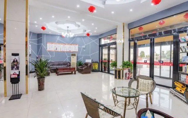 Shell Xinyang Huangchuan Country Railway Station Hotel