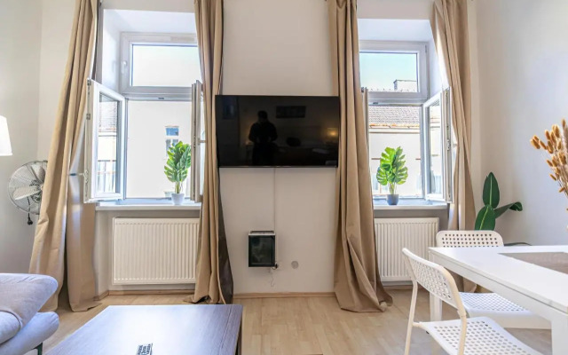 Beautiful 2BR Apt.- Perfect for Longstays