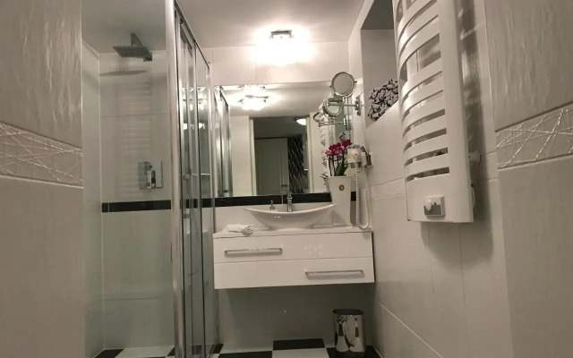 Apartament z prywatnym, krytym basenem