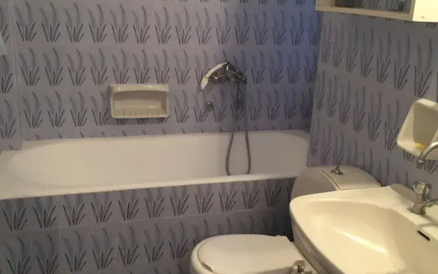 Spacious 3 Bedroom 5bed Apartment - Adults Only