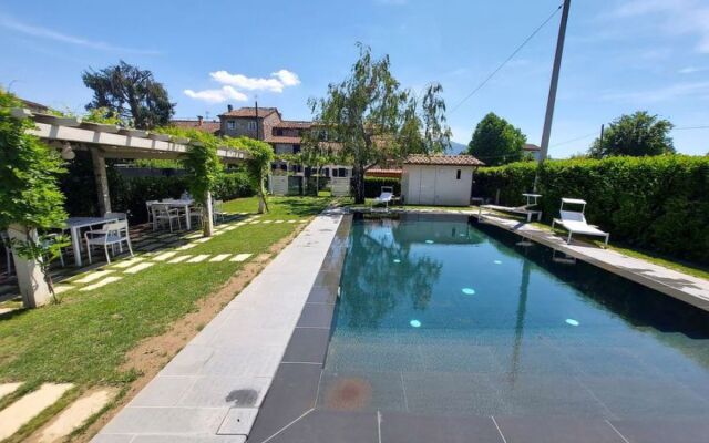 House Glicine Lucca