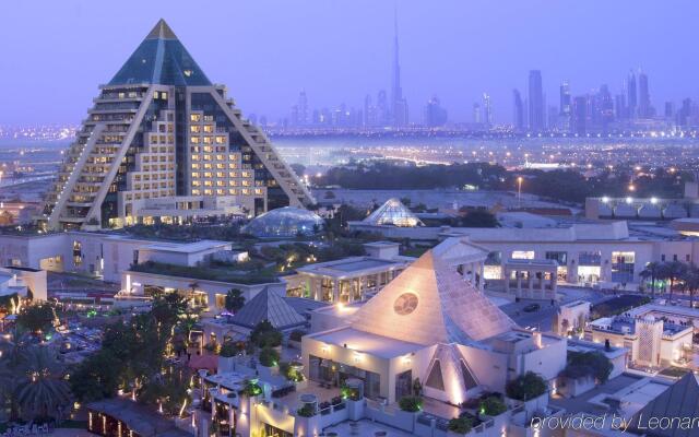 Отель Raffles Dubai