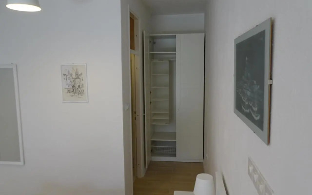 Job studio apartments