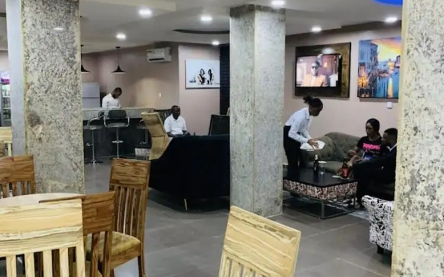 C to C Luxury Hotel and Suites