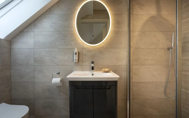 Barakat Lakes Escape