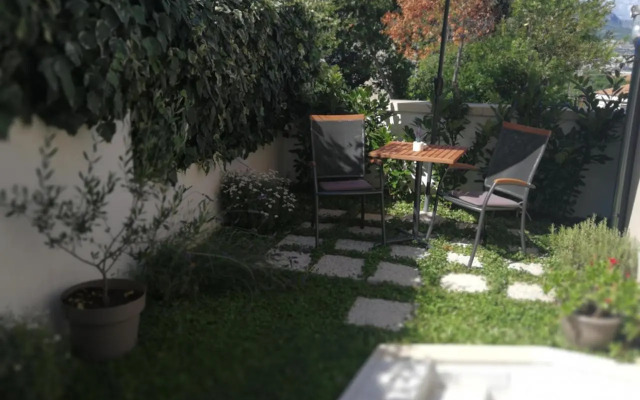 Room with garden