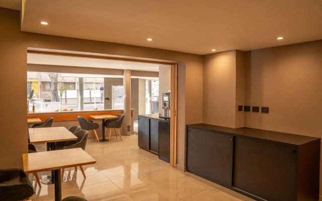 Urbana Suites