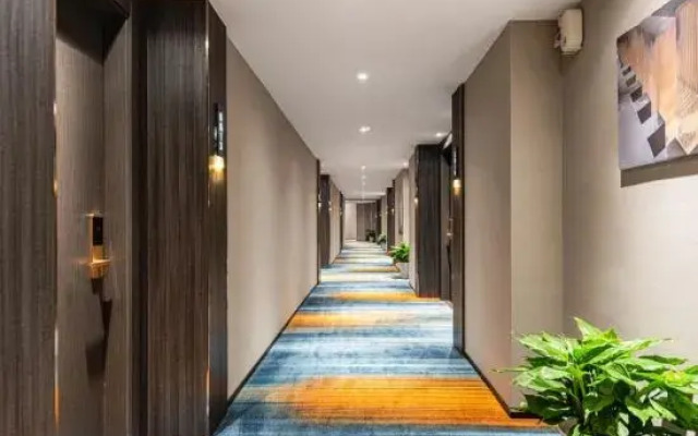 Xike City Hotel (Xianning Experimental Foreign Language School)