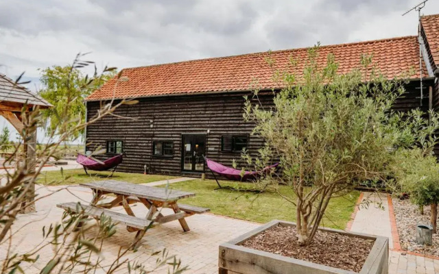 Creeksea Place Barns