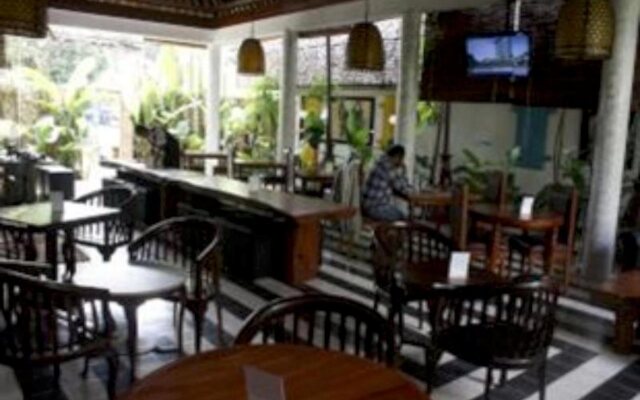 Flores Gallery Hotel