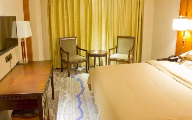 Eral Hotel