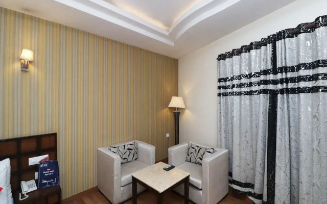 Capital O 307 Hotel The Class