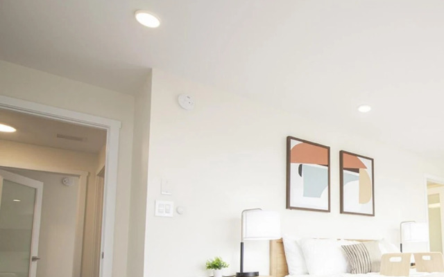 Spectacular 2bedroom and 2bath Penthouse With Parking