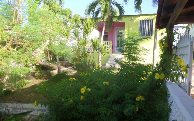 Bungalow With 2 Bedrooms in Petit-canal, With Wonderful Mountain View,