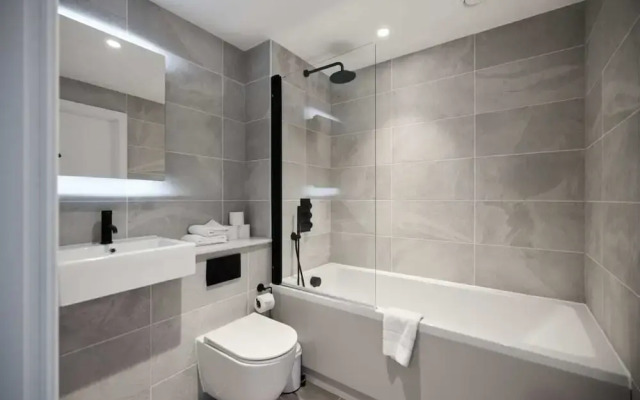 The Tottenham Hale Crib - Trendy 2bdr Flat With Balcony